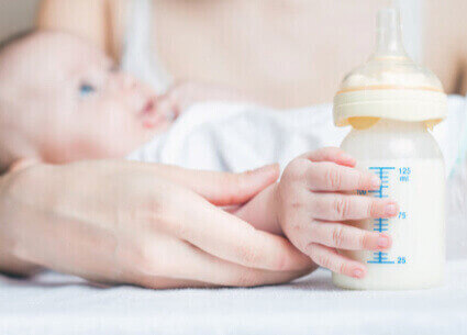 Allaitement ou biberon : Quel lait choisir pour votre bébé ?